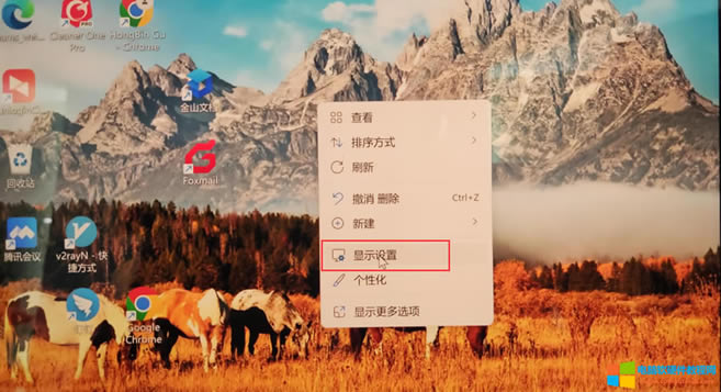 筆記本電腦連接到顯示器后，顯示器兩邊有黑框顯示不全怎么辦？