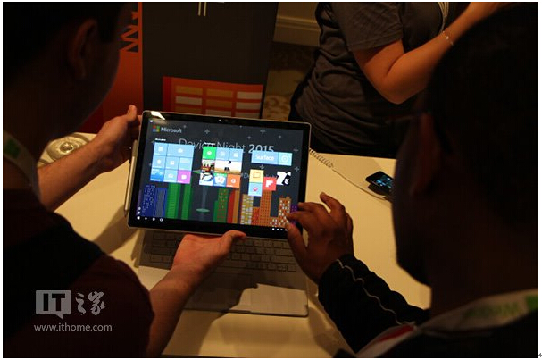 Windows10筆記本Surface Book零售店操作體驗