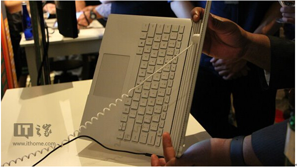 Windows10筆記本Surface Book零售店操作體驗